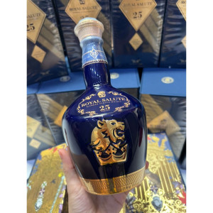 ruou-chivas-25-royal-salute-blended-scotch-whisky