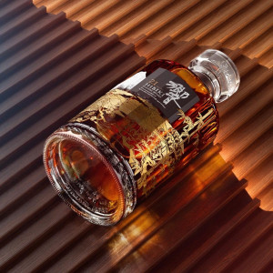 ruou-hibiki-21-nam-limited-edition-suntory-whisky