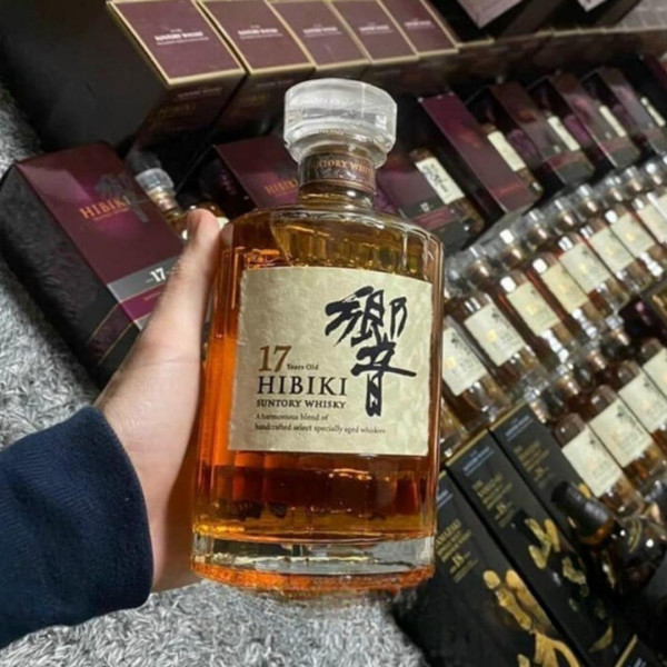 ruou-hibiki-17-nam-japanese-whisky