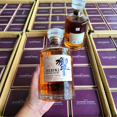 Hibiki-Blenders-Choice-Japanese-Blended-Whisky