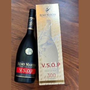 remy-martin-vsop-300th-hop-qua-tet-2024